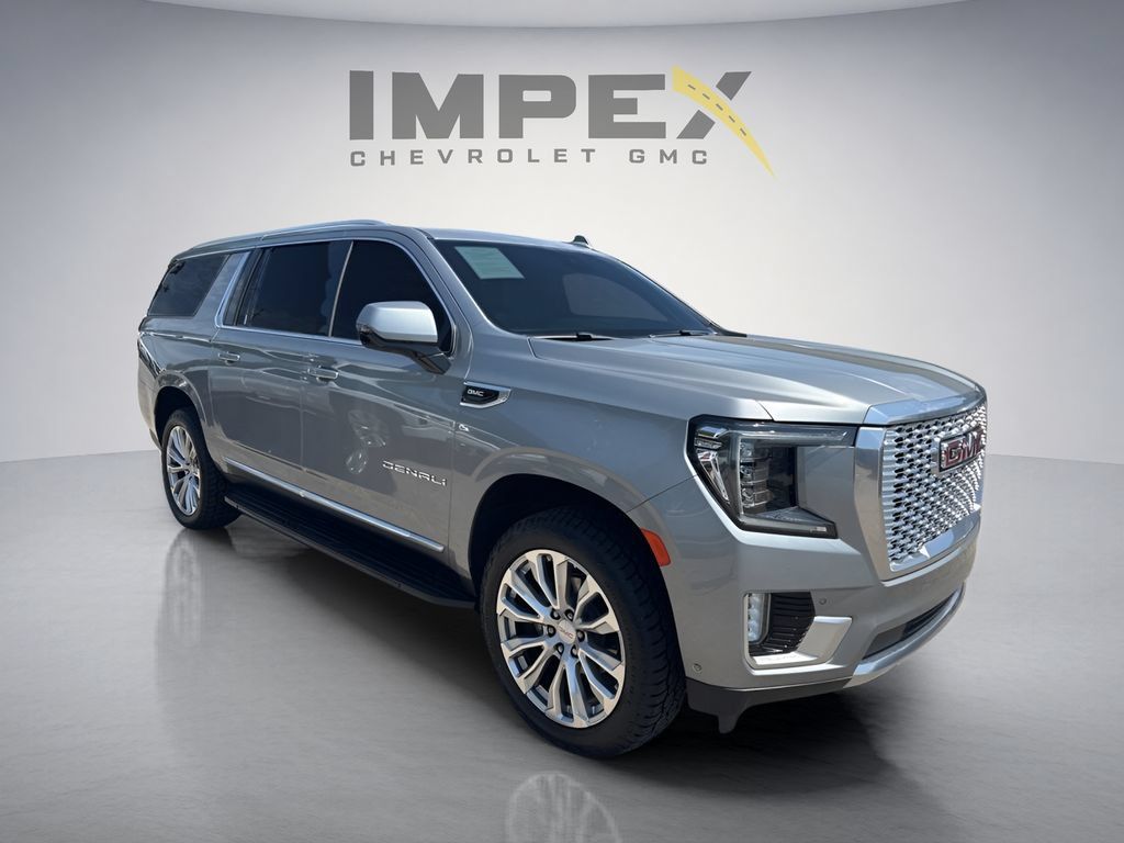 Used 2024 GMC Yukon XL Denali w/ Advanced Technology Package AWD/4WD image 5