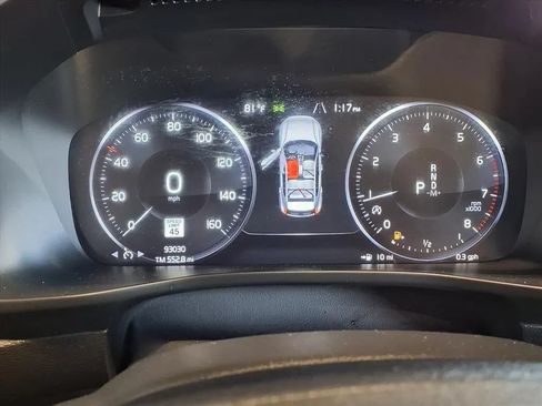 Used 2021 Volvo XC40 T4 Momentum FWD image 26