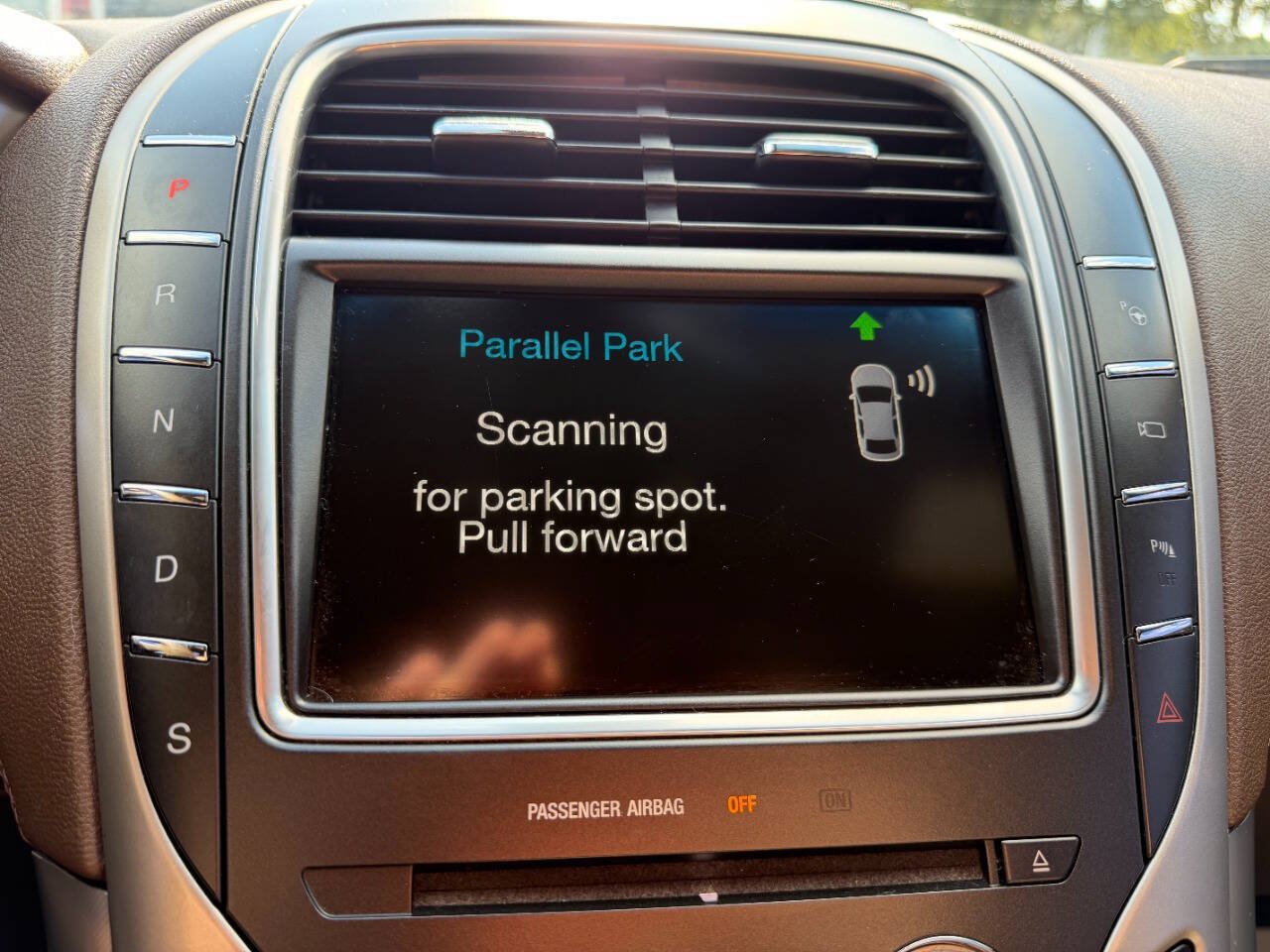 Used 2016 Lincoln MKX Reserve w/ Technology Package FWD image 23