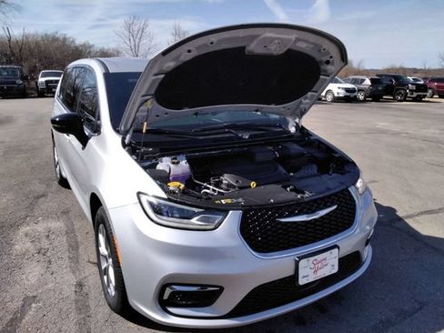 New 2026 Chrysler Pacifica Select AWD/4WD image 11