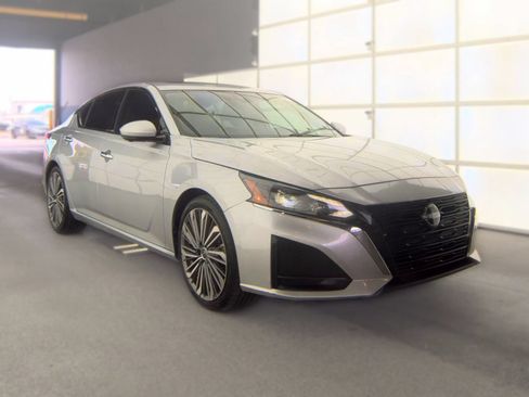 Used 2023 Nissan Altima 2.5 SL FWD image 2