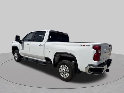 Used 2025 Chevrolet Silverado 2500 LT AWD/4WD image 3