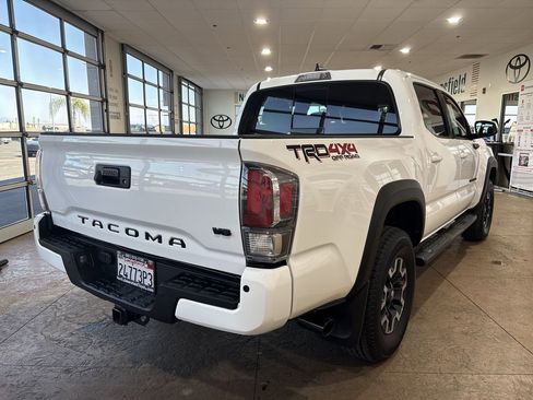 Certified 2022 Toyota Tacoma TRD Off-Road w/ Technology Package AWD/4WD image 2