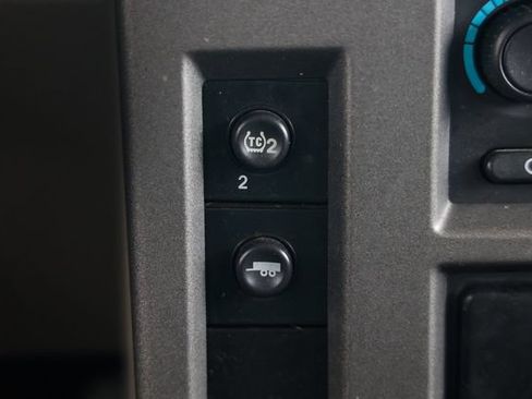 Used 2004 HUMMER H2 w/ Preferred Equipment Group AWD/4WD image 34