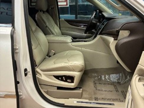 Used 2017 Cadillac Escalade ESV Premium Luxury image 32