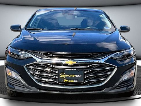 Used 2024 Chevrolet Malibu LT image 2