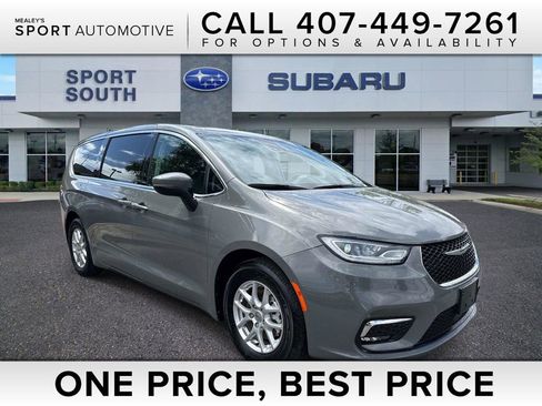 Used 2023 Chrysler Pacifica Touring-L FWD image 1