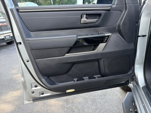 Used 2026 Toyota Tundra Limited AWD/4WD image 14