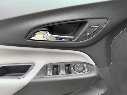 Used 2020 Chevrolet Equinox LS image 13