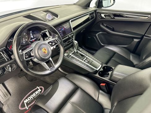 Used 2020 Porsche Macan AWD/4WD image 5