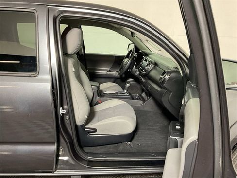 Used 2022 Toyota Tacoma SR image 32