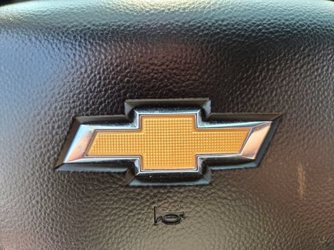 Used 2025 Chevrolet Silverado 1500 LT AWD/4WD image 32