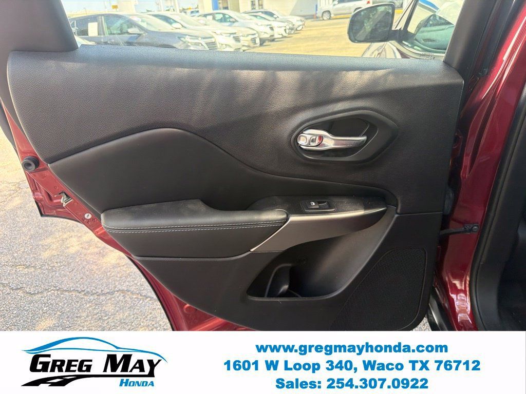 Used 2021 Jeep Cherokee Latitude FWD image 22