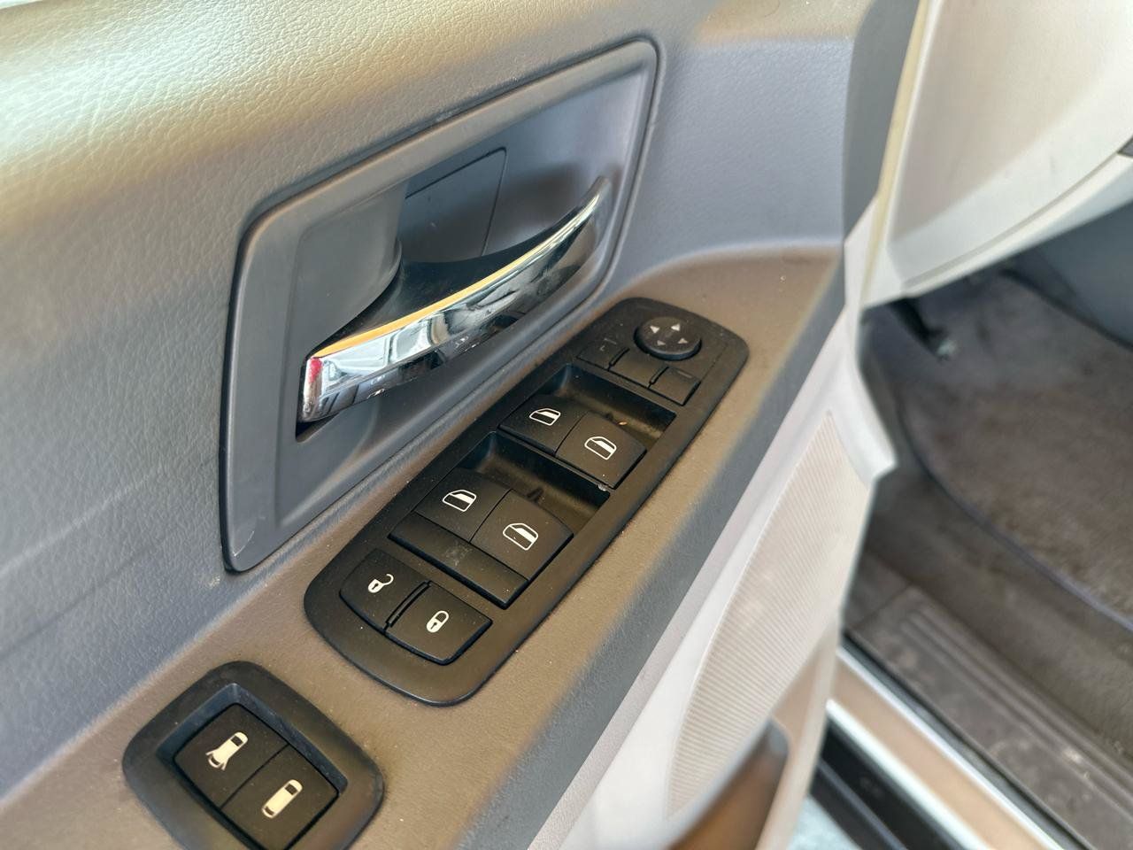 Used 2009 Chrysler Town & Country LX w/ PWR Convenience Group FWD image 30