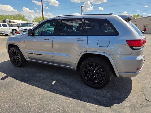 Used 2018 Jeep Grand Cherokee Altitude RWD image 19
