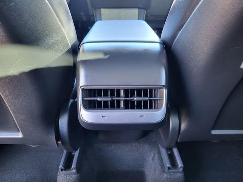 Used 2024 Tesla Model Y Long Range image 13
