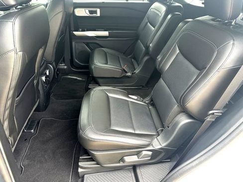 Used 2023 Ford Explorer Limited w/ Limited Technology Package RWD image 23