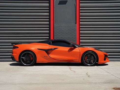 Used 2025 Chevrolet Corvette E-Ray w/ Stealth Interior Trim Package AWD/4WD image 10