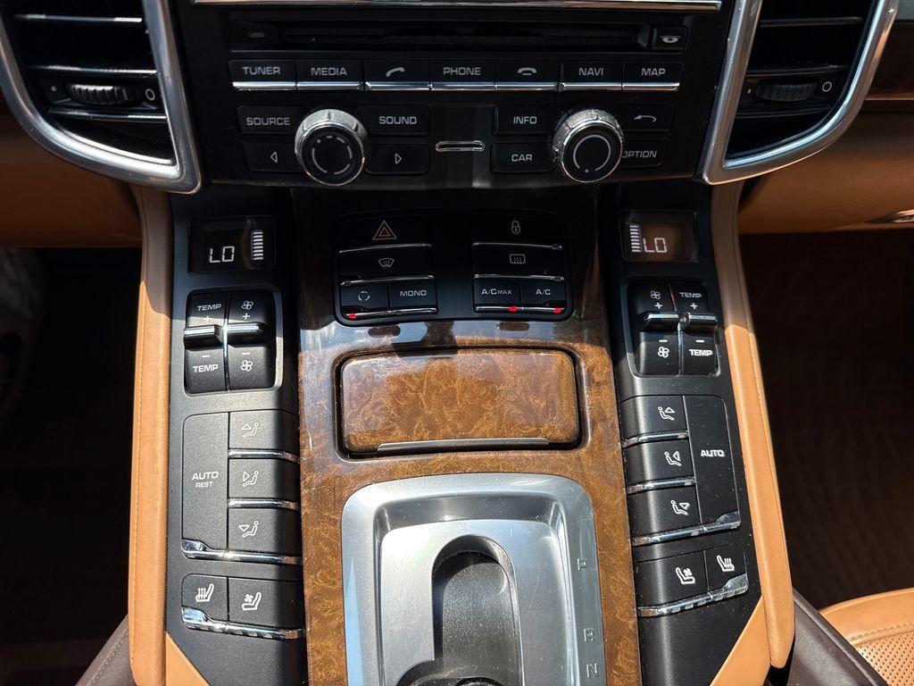 Used 2013 Porsche Cayenne Diesel AWD/4WD image 19