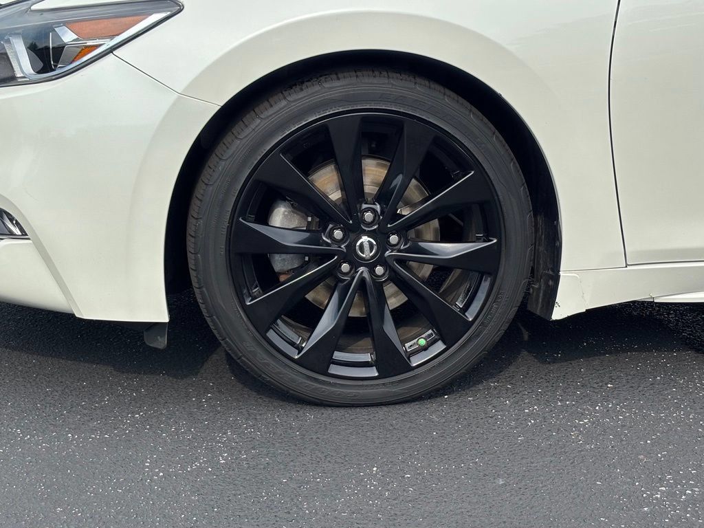 Used 2017 Nissan Maxima SR FWD image 11