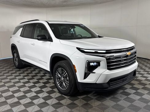 Certified 2026 Chevrolet Traverse LT AWD/4WD image 3