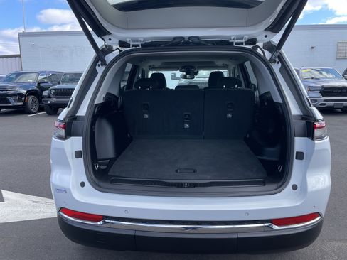 Certified 2023 Jeep Grand Cherokee Laredo w/ Luxury Tech Group I image 19