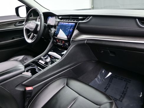 Used 2023 Jeep Grand Cherokee Limited image 15