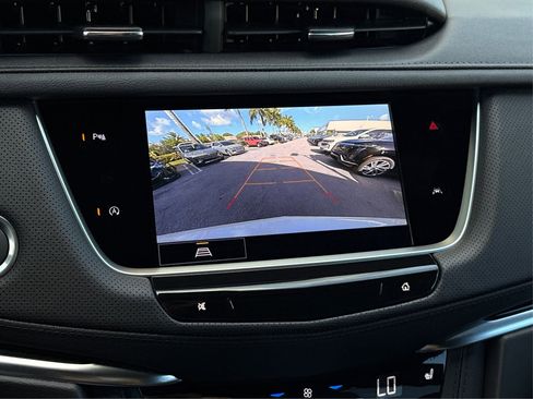 New 2025 Cadillac XT6 Luxury image 25