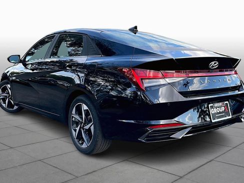 Used 2022 Hyundai Elantra Limited w/ Preferred Accessory Package image 12