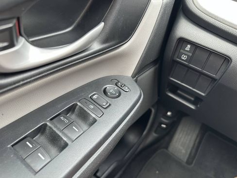 Used 2018 Honda CR-V LX image 20