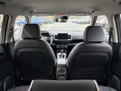 Used 2024 Hyundai Venue Limited image 13