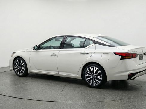 Used 2025 Nissan Altima 2.5 SV FWD image 6