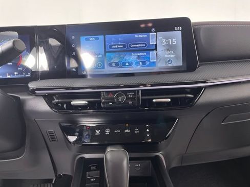 Used 2025 Nissan Kicks SR FWD image 26