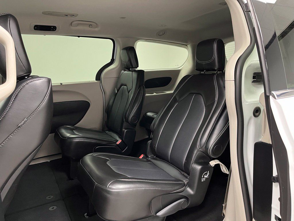 Used 2024 Chrysler Pacifica Touring-L FWD image 46