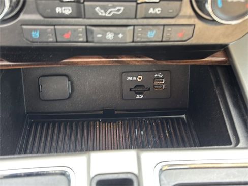 Used 2015 Ford F150 Lariat image 28