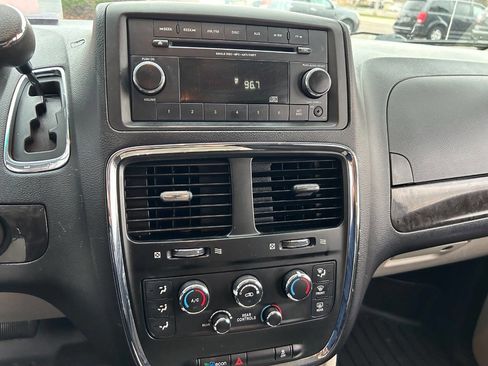 Used 2016 Dodge Grand Caravan SXT FWD image 15