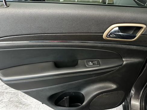 Used 2015 Jeep Grand Cherokee Limited w/ Trailer Tow Group IV AWD/4WD image 11