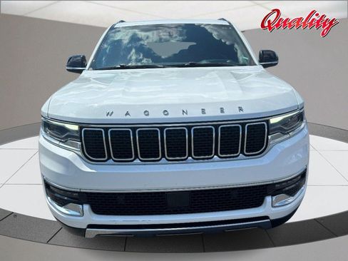 Used 2024 Jeep Wagoneer L Series III w/ Flexible Seating Group AWD/4WD image 10