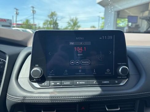 Used 2023 Nissan Rogue SV AWD/4WD image 17