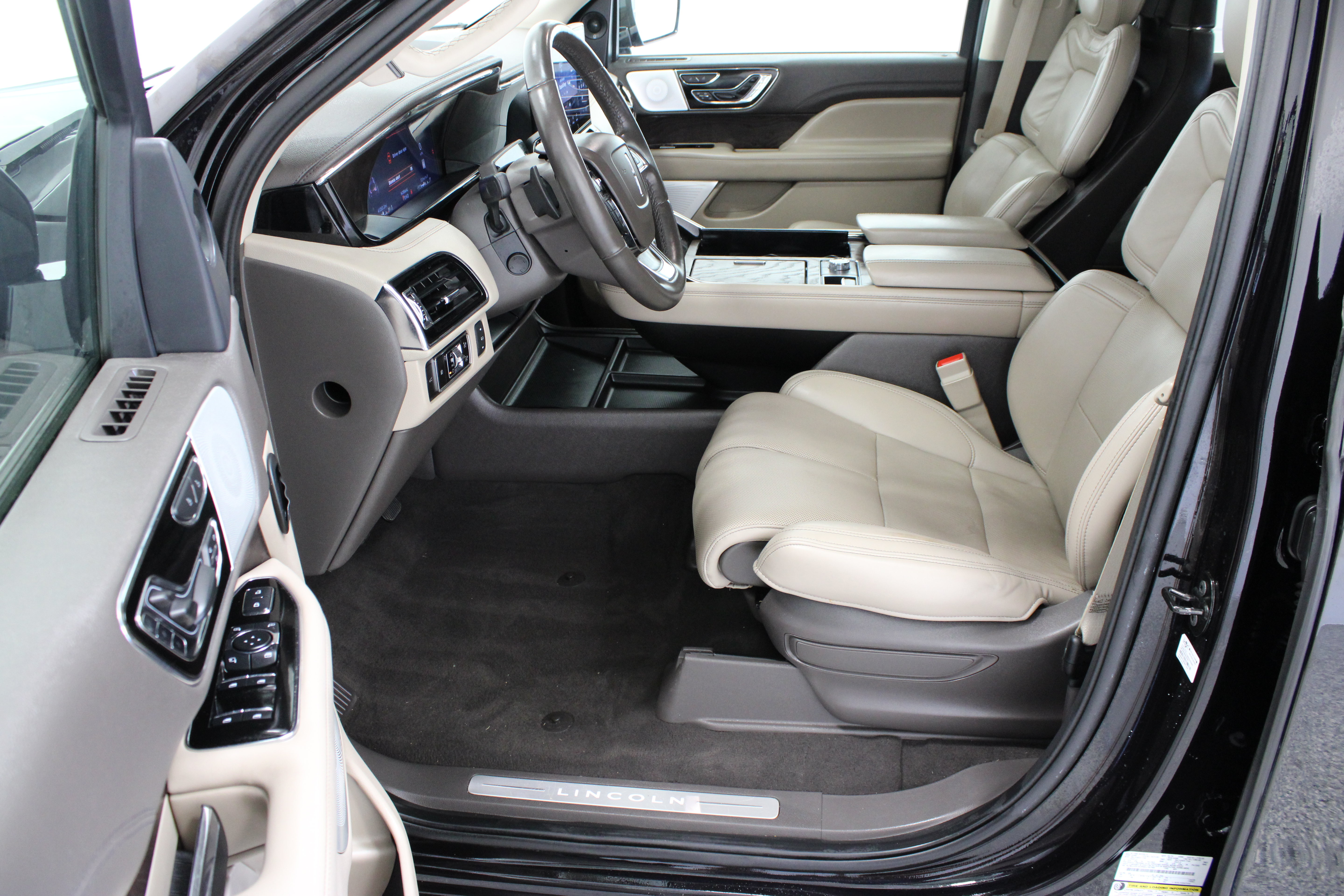 Used 2024 Lincoln Navigator Reserve AWD/4WD image 14
