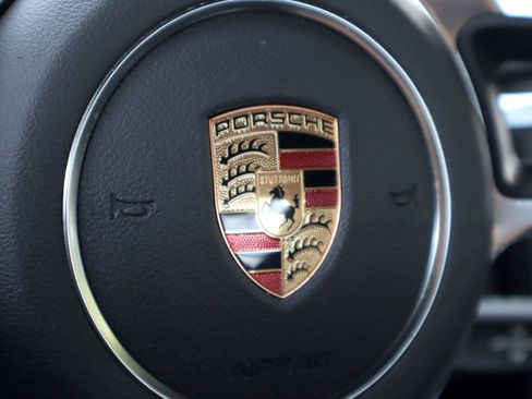 Used 2018 Porsche 718 Cayman RWD image 21