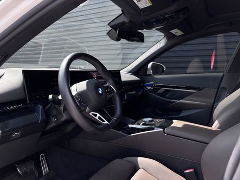 Used 2026 BMW 530i w/ M Sport Package RWD image 4