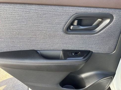 Used 2021 Nissan Rogue S FWD image 29