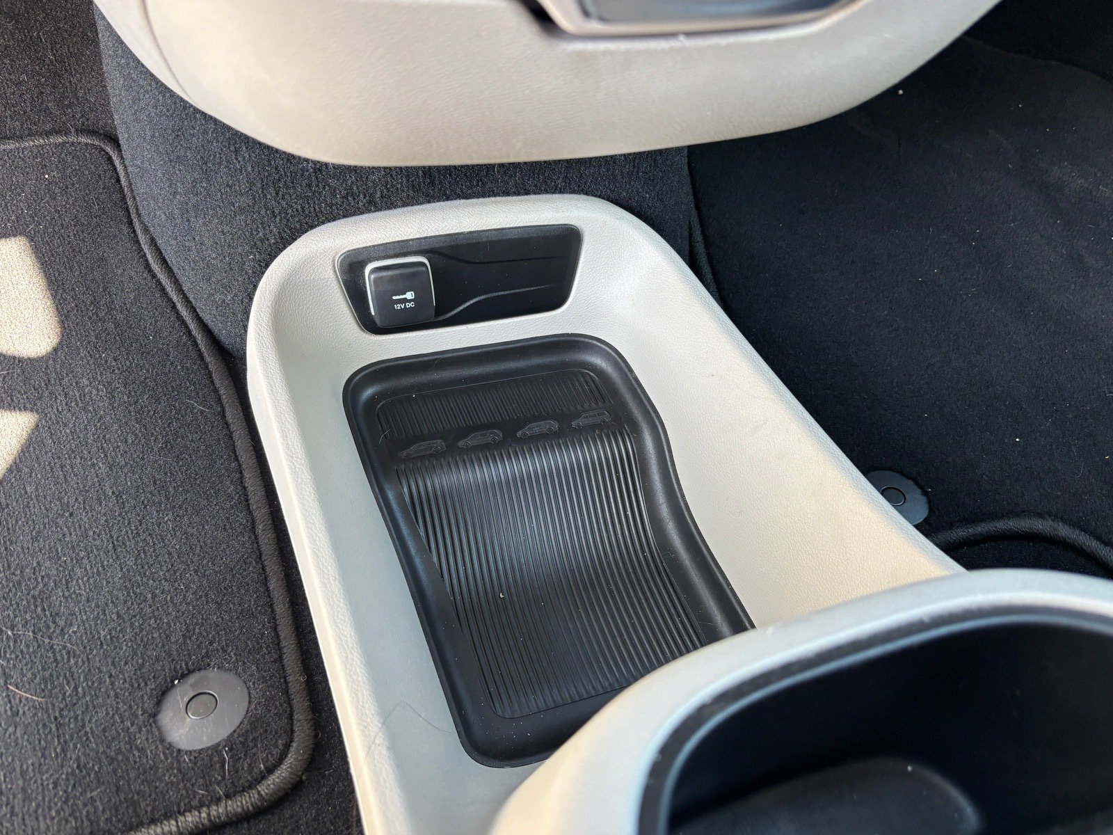 Used 2023 Chrysler Pacifica Touring-L FWD image 16