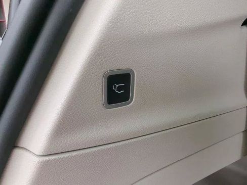 Certified 2023 Chrysler Pacifica Touring-L FWD image 35