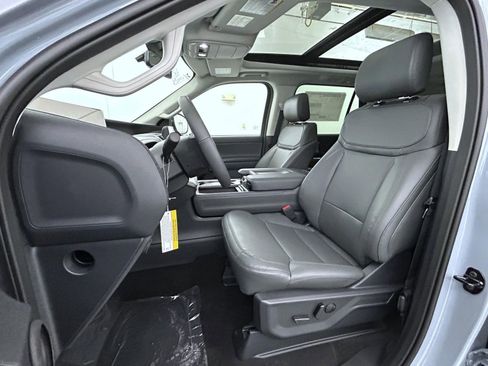 New 2026 Ford Expedition Active image 10