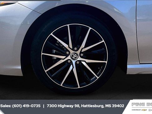 Used 2024 Toyota Camry SE image 7