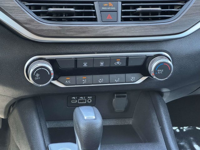 Used 2025 Nissan Altima 2.5 SV FWD image 17