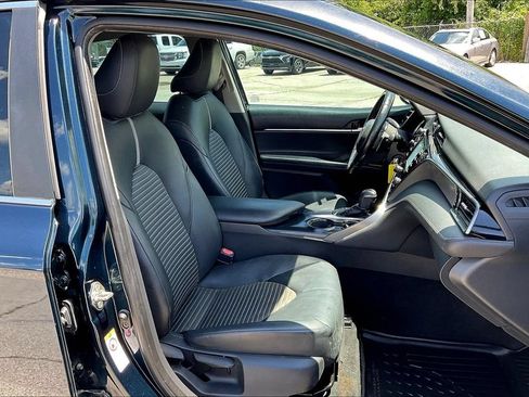 Used 2019 Toyota Camry SE FWD image 16
