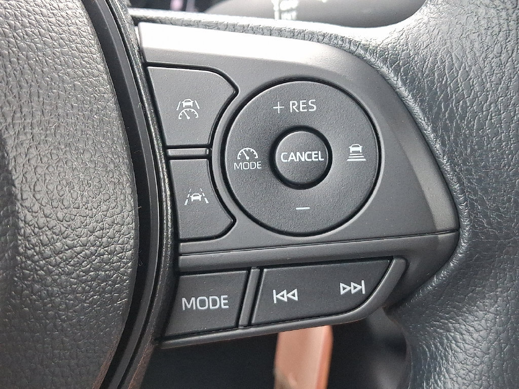Used 2026 Toyota Corolla LE FWD image 22